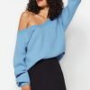 Blue V Oversize Pullover - Boutique Des Femmes