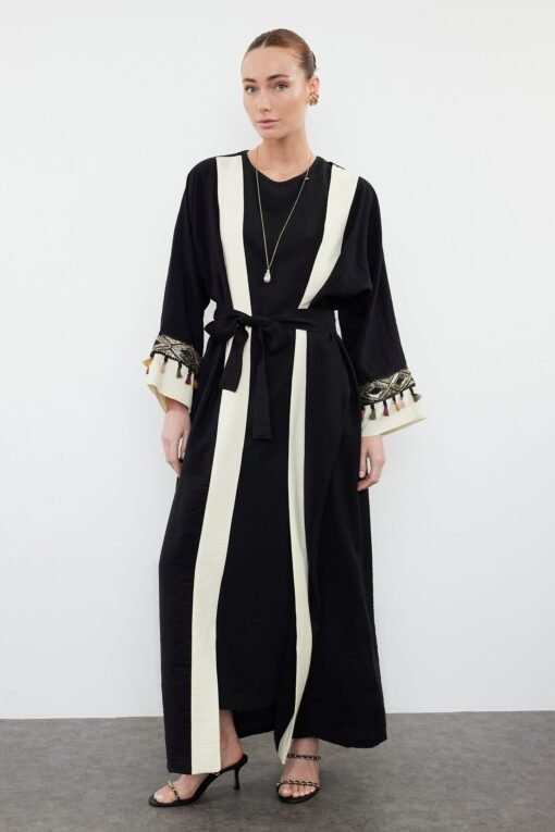 Black Accessory Woven Abaya