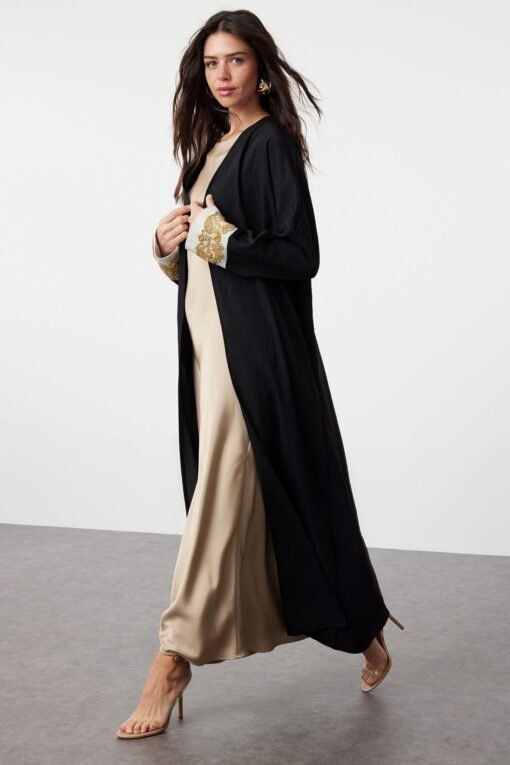 Black Accessory Woven Abaya