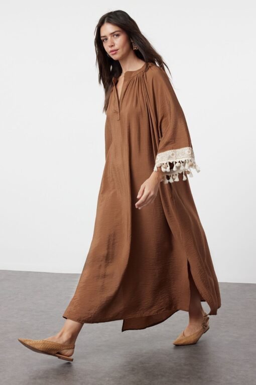 Brown Accessory Detailed Woven Abaya